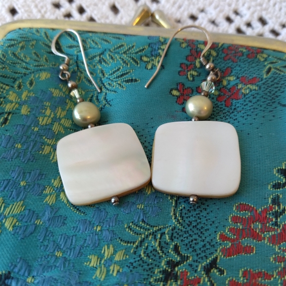 Handmade Peridot & Pearl Drop Earrings - Picture 4 of 4